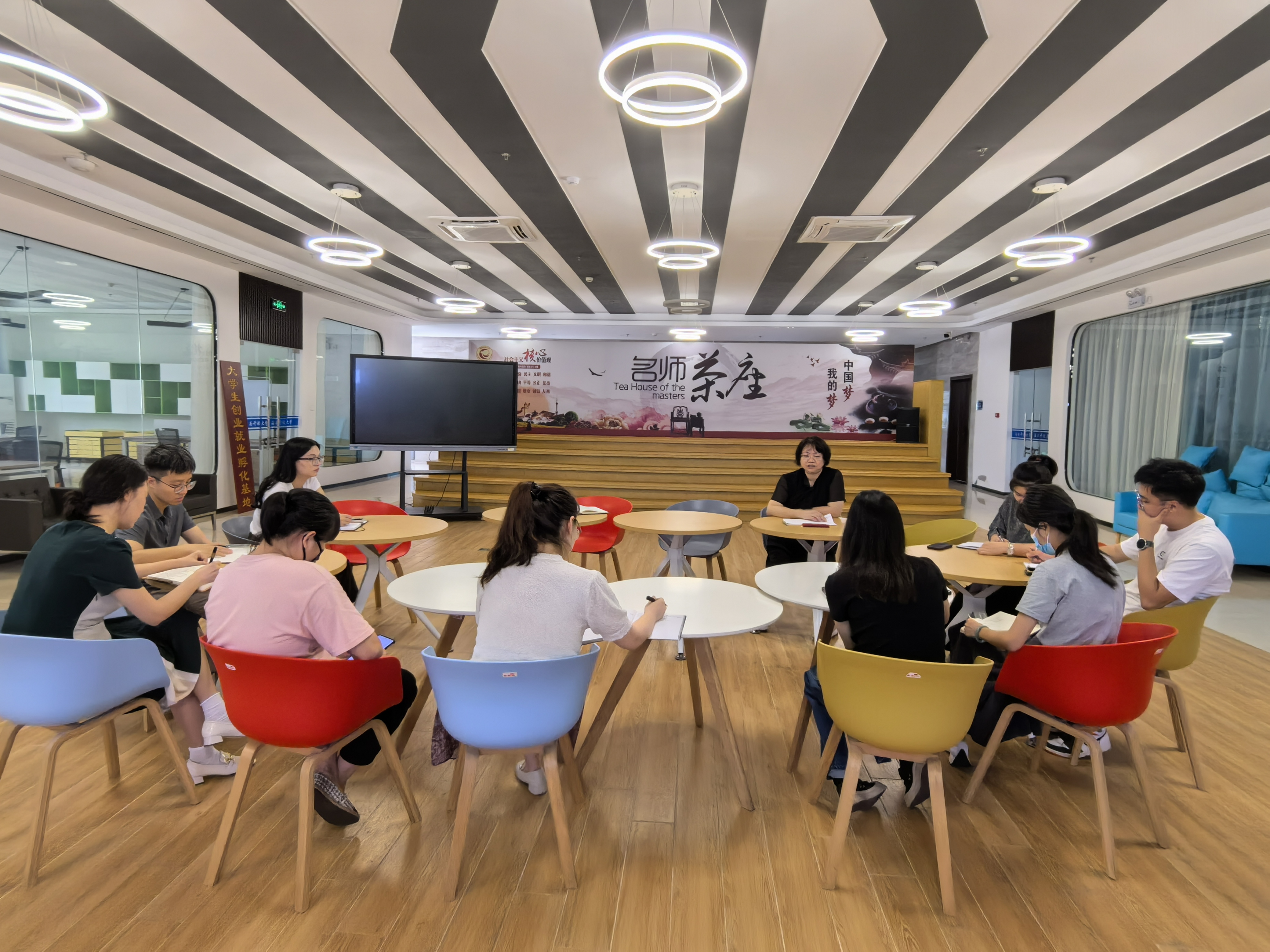 4.12学生管理会议.jpg